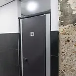 The Golden Stork Хостел *