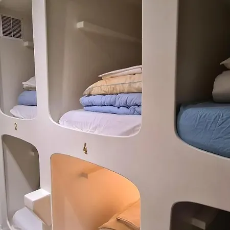 Hostel The Golden Stork Den Haag