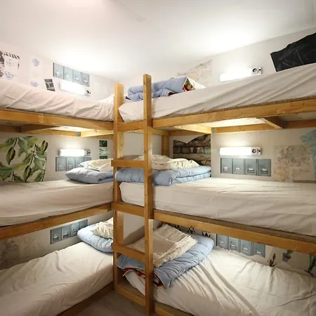 Hostel The Golden Stork *