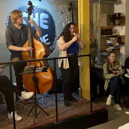 Hostel The Golden Stork Lahey